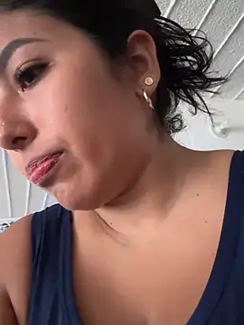 emmyjhonson07 online show from April 2026 11:48:01 AM