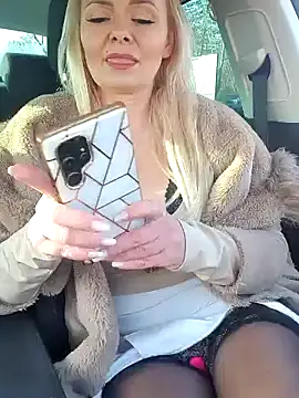 GjuliaX online show from February 2025 09:05:02 AM