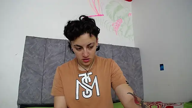 linda 33 online show from December 2025 04:33:01 PM