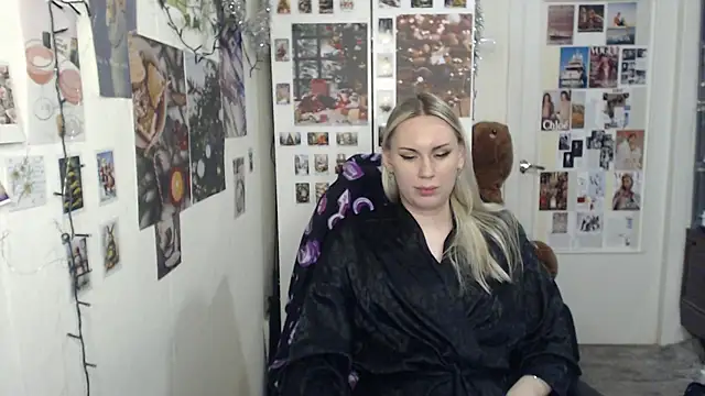 Snapshot of CapriScorpion chatting on December 2024 04:30:01 PM CapriScorpion online show from December 2024 04:30:01 PM