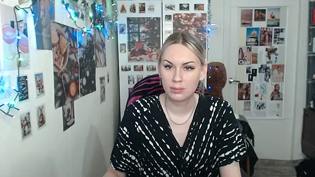 Snapshot of CapriScorpion chatting on December 2024 11:07:01 AM CapriScorpion online show from December 2024 11:07:01 AM