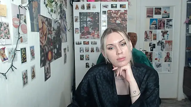 Snapshot of CapriScorpion chatting on January 2025 05:42:02 PM CapriScorpion online show from January 2025 05:42:02 PM