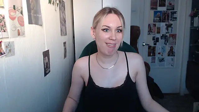 Snapshot of CapriScorpion chatting on February 2025 01:43:01 PM CapriScorpion online show from February 2025 01:43:01 PM