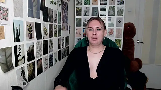 Snapshot of CapriScorpion chatting on September 2025 11:55:02 AM CapriScorpion online show from September 2025 11:55:02 AM