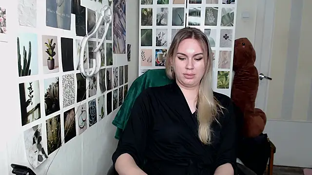 Snapshot of CapriScorpion chatting on October 2025 12:11:01 PM CapriScorpion online show from October 2025 12:11:01 PM