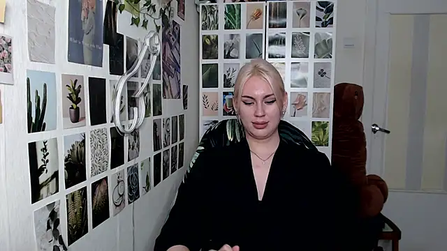 Snapshot of CapriScorpion chatting on November 2025 01:44:01 PM CapriScorpion online show from November 2025 01:44:01 PM