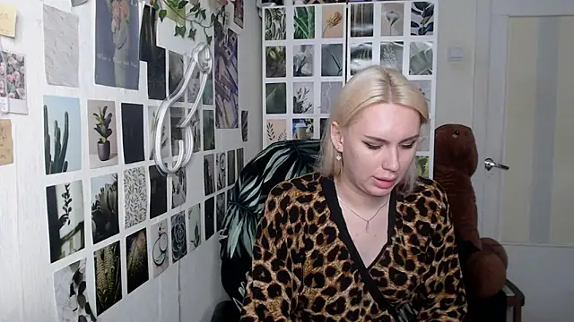 Snapshot of CapriScorpion chatting on November 2025 08:25:02 AM CapriScorpion online show from November 2025 08:25:02 AM