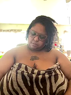 kweenxkarma online show from October 2025 10:07:02 PM