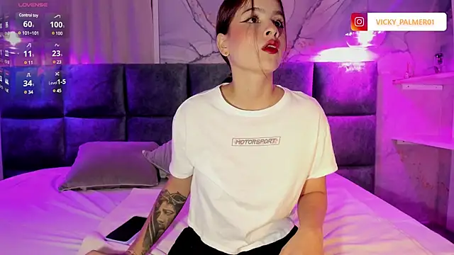 Snapshot of AnneDixie chatting on January 2025 11:30:02 AM AnneDixie online show from January 2025 11:30:02 AM