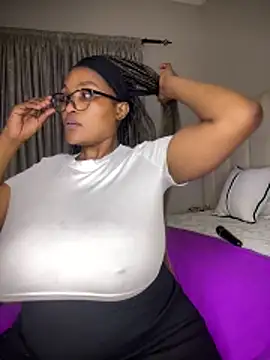 Bustygoddess32 online show from May 2026 10:17:02 PM
