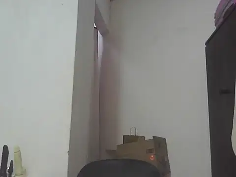 Sexxybella27 online show from October 2025 06:32:02 PM