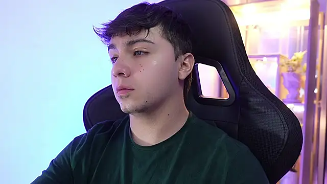 Snapshot of aron__cooper chatting on March 2026 12:28:02 AM aron cooper online show from March 2026 12:28:02 AM