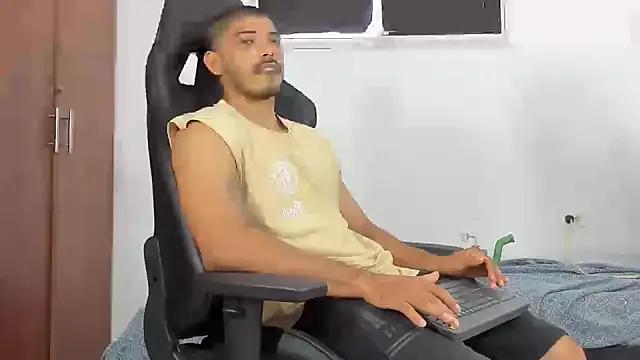 Snapshot of joris_vo chatting on December 2024 03:33:01 PM joris vo online show from December 2024 03:33:01 PM