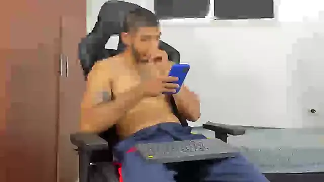 Snapshot of joris_vo chatting on December 2024 04:20:02 PM joris vo online show from December 2024 04:20:02 PM