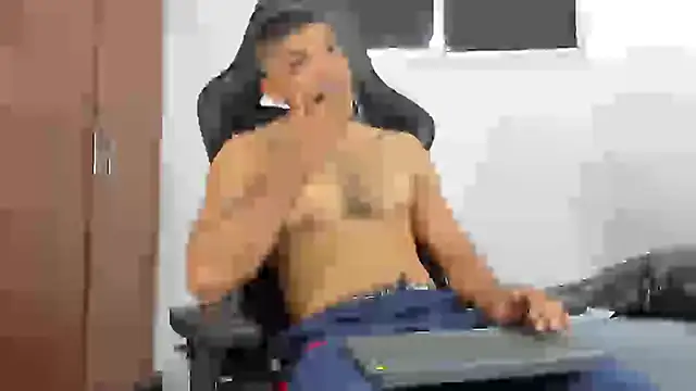 Snapshot of joris_vo chatting on January 2025 04:14:02 PM joris vo online show from January 2025 04:14:02 PM