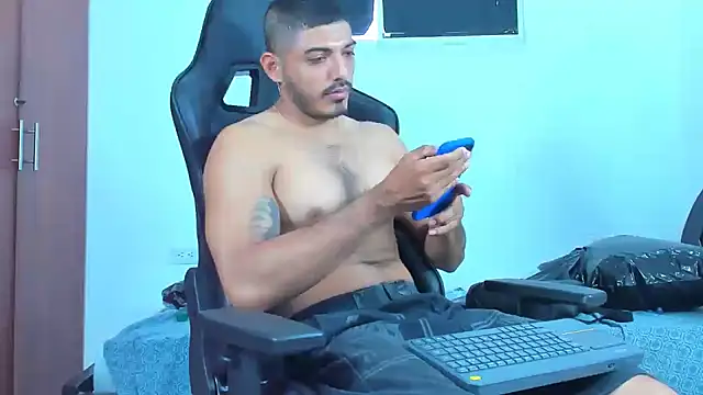 Snapshot of joris_vo chatting on January 2025 03:35:01 PM joris vo online show from January 2025 03:35:01 PM