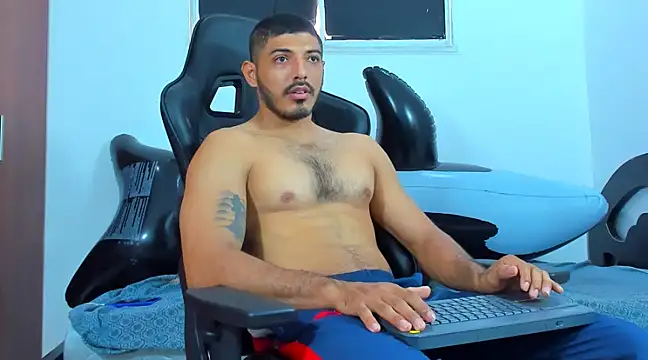 Snapshot of joris_vo chatting on January 2025 09:45:01 PM joris vo online show from January 2025 09:45:01 PM