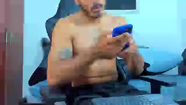 Snapshot of joris_vo chatting on January 2025 08:32:01 PM joris vo online show from January 2025 08:32:01 PM