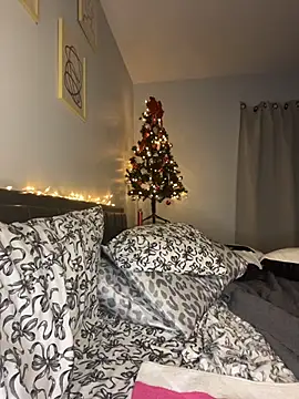 Snapshot of DestineeJayde chatting on November 2025 12:14:02 AM DestineeJayde online show from November 2025 12:14:02 AM