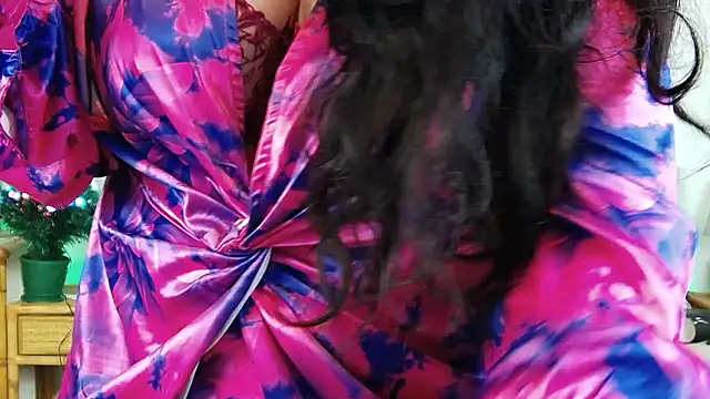 Snapshot of EllenGrace chatting on December 2024 02:10:02 AM EllenGrace online show from December 2024 02:10:02 AM