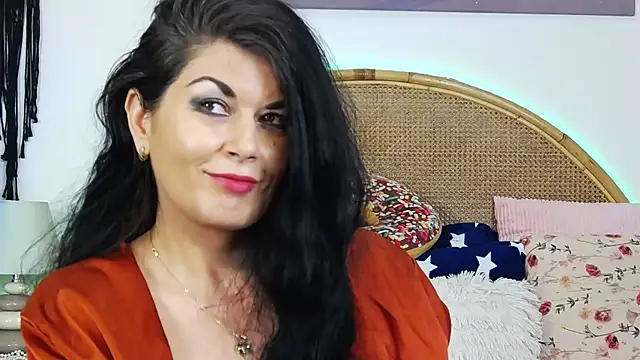 Snapshot of EllenGrace chatting on December 2024 04:27:02 AM EllenGrace online show from December 2024 04:27:02 AM