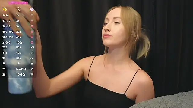 Snapshot of luxmuur chatting on October 2025 03:02:02 PM luxmuur online show from October 2025 03:02:02 PM