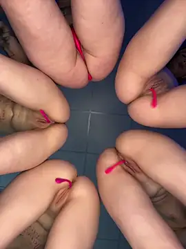 Snapshot of RollingGirls chatting on February 2025 02:10:02 PM RollingGirls online show from February 2025 02:10:02 PM