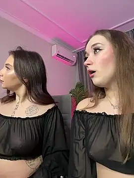 Snapshot of RollingGirls chatting on March 2025 05:14:02 AM RollingGirls online show from March 2025 05:14:02 AM