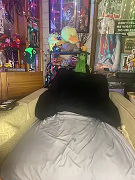 Snapshot of TrenaAnne chatting on October 2025 04:10:02 AM TrenaAnne online show from October 2025 04:10:02 AM