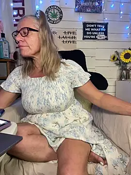 TrenaAnne online show from May 2026 05:52:02 PM