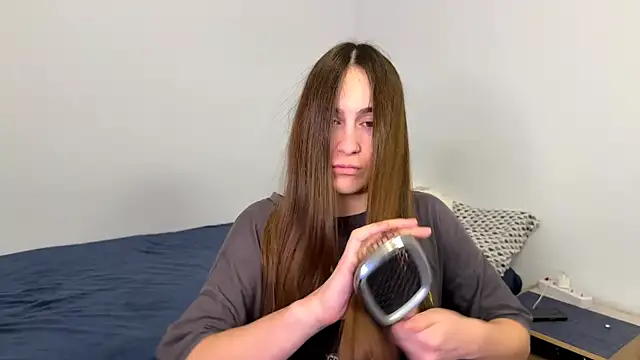 AliceKolltt online show from April 2026 07:49:02 PM
