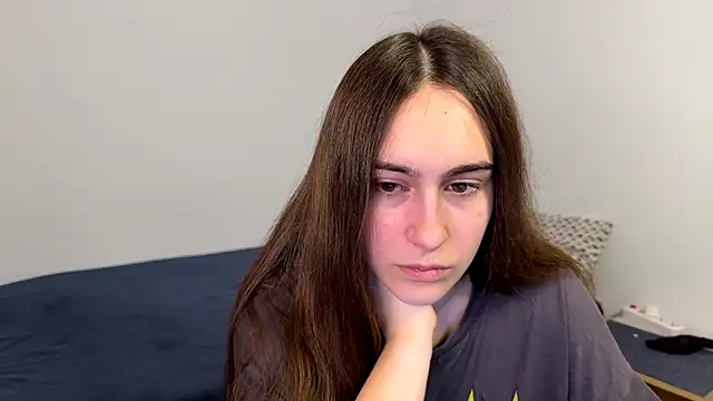 AliceKolltt online show from April 2026 09:28:02 PM