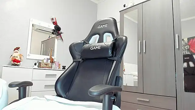 anisialuna  online show from December 2024 10:22:02 AM