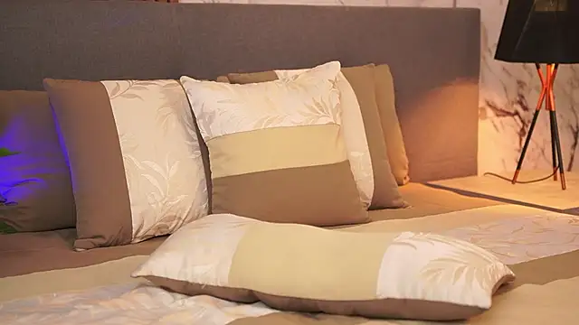 EmaSaenz online show from January 2025 07:45:01 PM