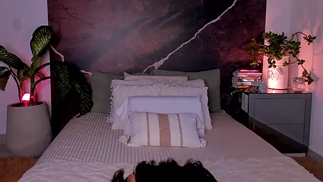 EmaSaenz online show from September 2025 09:05:01 PM