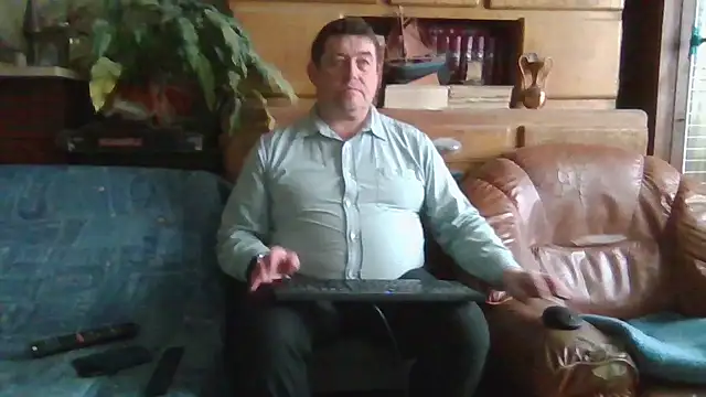 Snapshot of sympatrique chatting on December 2025 11:48:01 AM sympatrique online show from December 2025 11:48:01 AM
