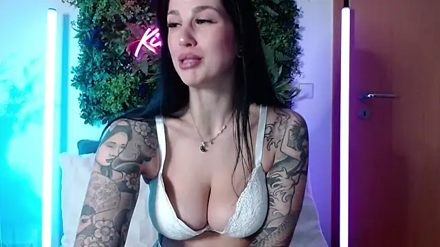 Snapshot of KiraKane1 chatting on January 2025 05:41:02 AM KiraKane1 online show from January 2025 05:41:02 AM