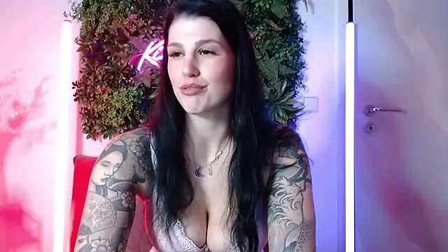 Snapshot of KiraKane1 chatting on January 2025 02:00:02 PM KiraKane1 online show from January 2025 02:00:02 PM