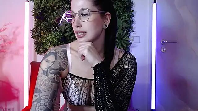 Snapshot of KiraKane1 chatting on February 2025 11:12:02 AM KiraKane1 online show from February 2025 11:12:02 AM