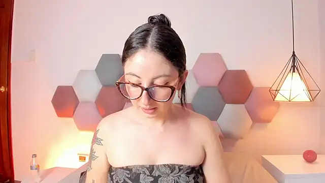 Emilywatsonn online show from June 2026 12:26:02 AM
