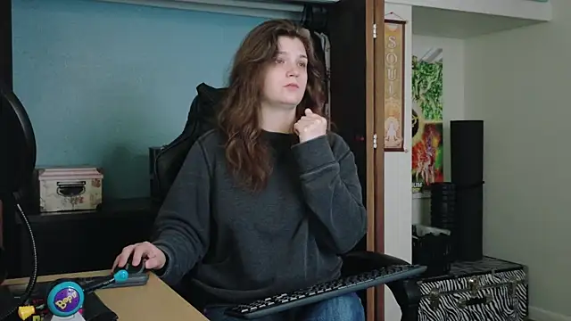 Snapshot of TreeJeanne chatting on September 2025 03:22:01 PM TreeJeanne online show from September 2025 03:22:01 PM