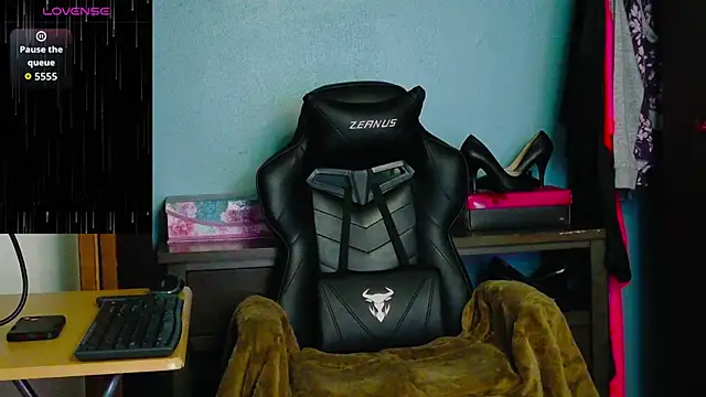 Snapshot of TreeJeanne chatting on October 2025 12:08:02 AM TreeJeanne online show from October 2025 12:08:02 AM