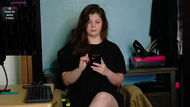 Snapshot of TreeJeanne chatting on October 2025 01:38:01 AM TreeJeanne online show from October 2025 01:38:01 AM