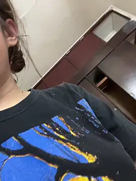 Snapshot of Lia_sex69 chatting on February 2025 12:06:02 PM Lia sex69 online show from February 2025 12:06:02 PM