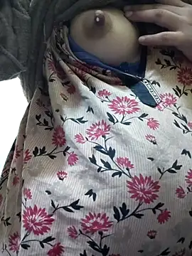 Snapshot of Aaradhya chatting on December 2024 01:02:01 AM Aaradhya online show from December 2024 01:02:01 AM