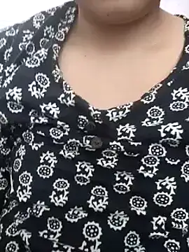 Snapshot of Aaradhya chatting on March 2025 03:52:02 AM Aaradhya online show from March 2025 03:52:02 AM