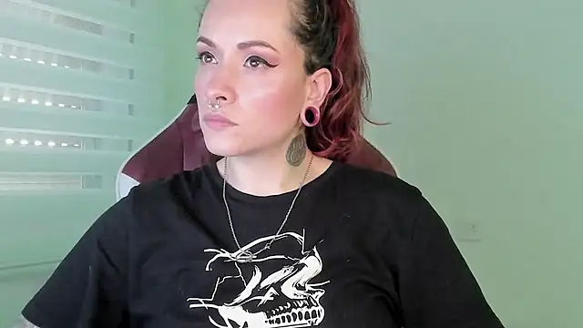 Snapshot of Domina_Deivis chatting on February 2025 03:21:01 PM Domina Deivis online show from February 2025 03:21:01 PM