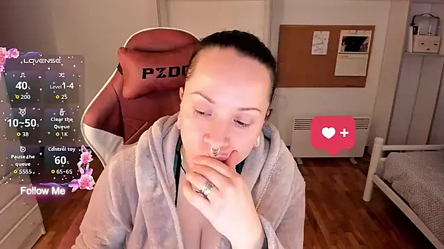 Snapshot of Domina_Deivis chatting on January 2026 02:01:02 PM Domina Deivis online show from January 2026 02:01:02 PM