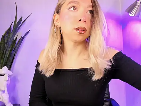 victoria qq online show from November 2025 04:17:02 PM