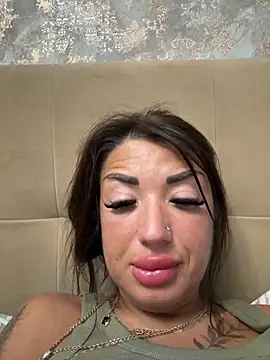 Snapshot of RuslanaXX chatting on October 2025 01:19:02 AM RuslanaXX online show from October 2025 01:19:02 AM